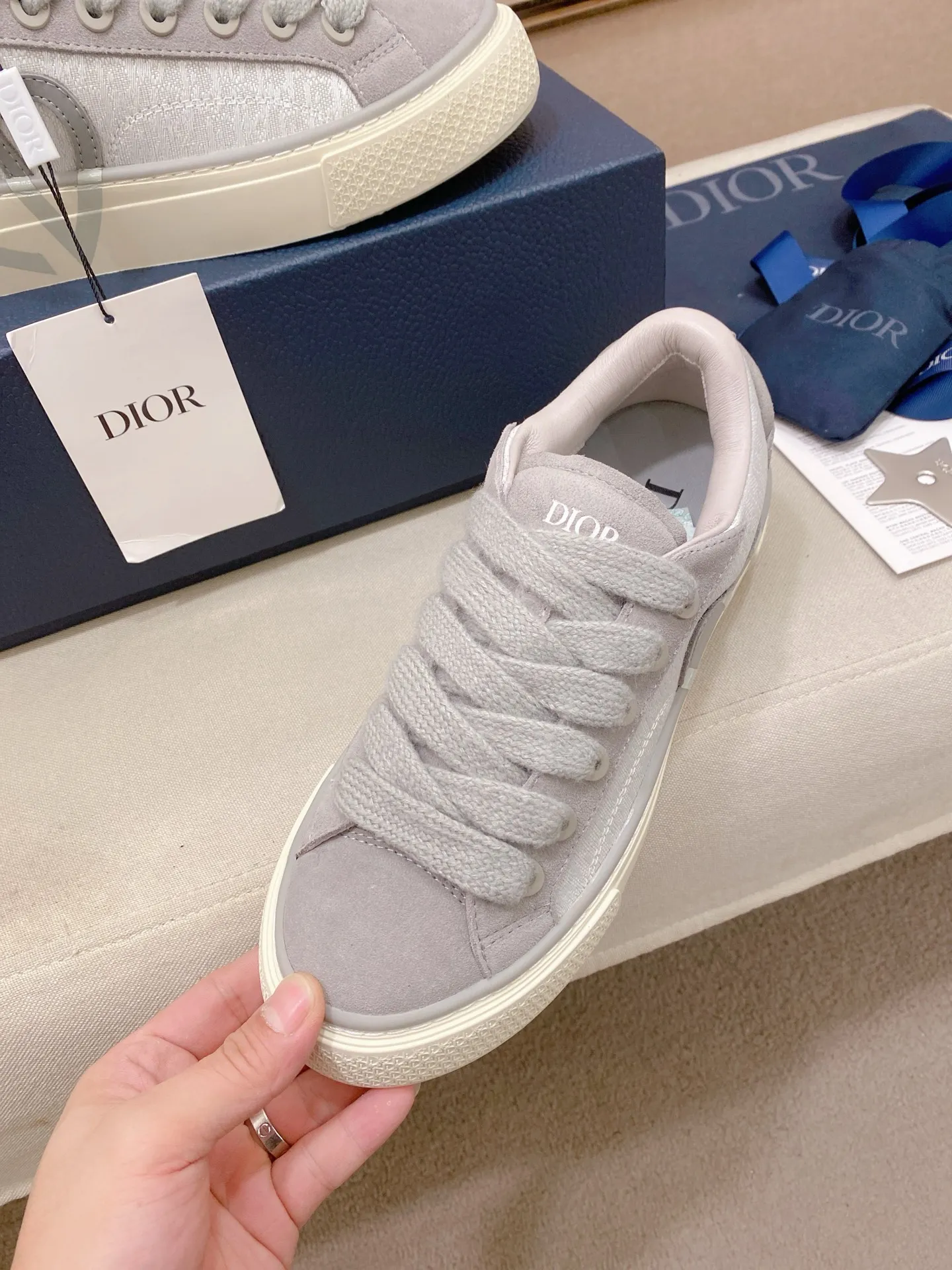 Factory price: 300 Men's shoes 💰[Dior·Dior] Top 🔍Couple style 💏🔍New casual sports style couple shoes, new four-season design, perfect workmanship, lace-up lazy style to create cabinet quality, upper: imported first-layer cowhide, sheepskin lining is soft and comfortable, ultra-light TPU wear-resistant outsole, simple, versatile fashion men's shoes, excellent color code number 35--44